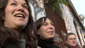 Le regard perçant de la femme pressée
