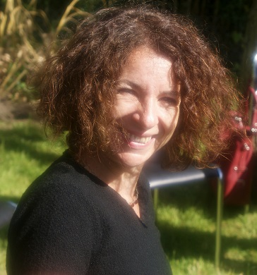Caroline Falletta, la main (verte) tendue